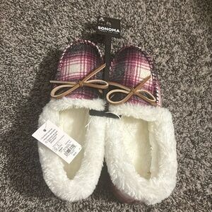 NWT Women’s Sonoma Slippers